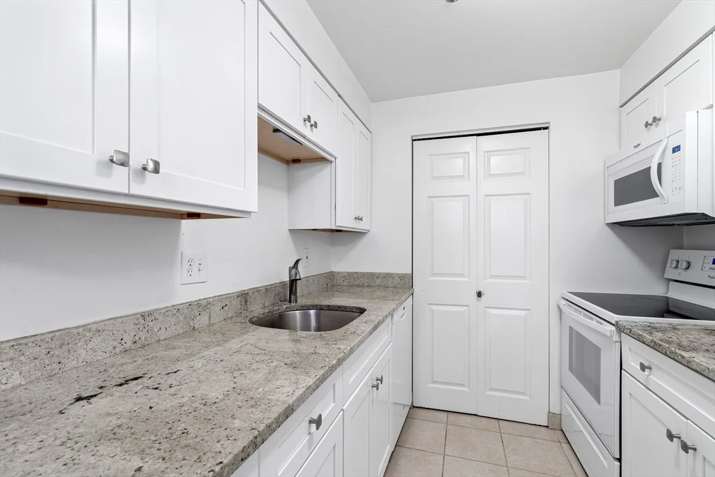 2 bed, 2 bath apartment for rent at 357 Commercial St Unit 418, North End — photo 15 of 17