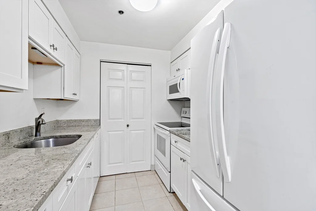 2 bed, 2 bath apartment for rent at 357 Commercial St Unit 418, North End — photo 14 of 17