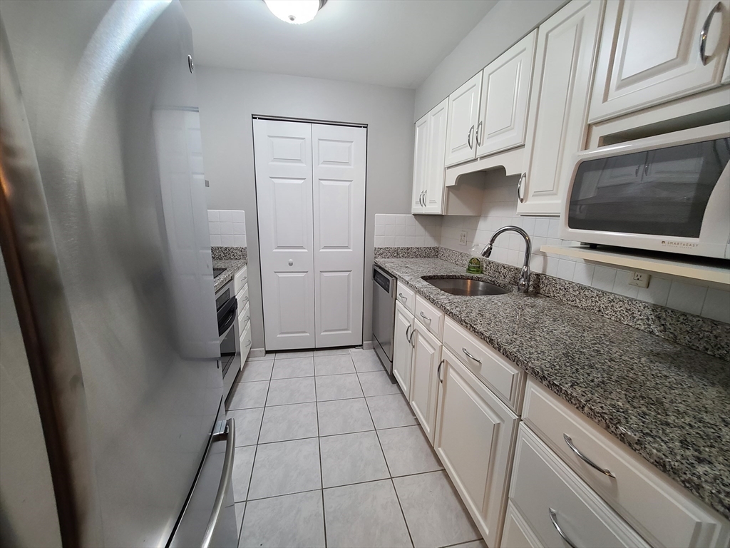 2 bed, 1.5 bath apartment for rent at 357 Commercial St Unit 507, North End — photo 3 of 22