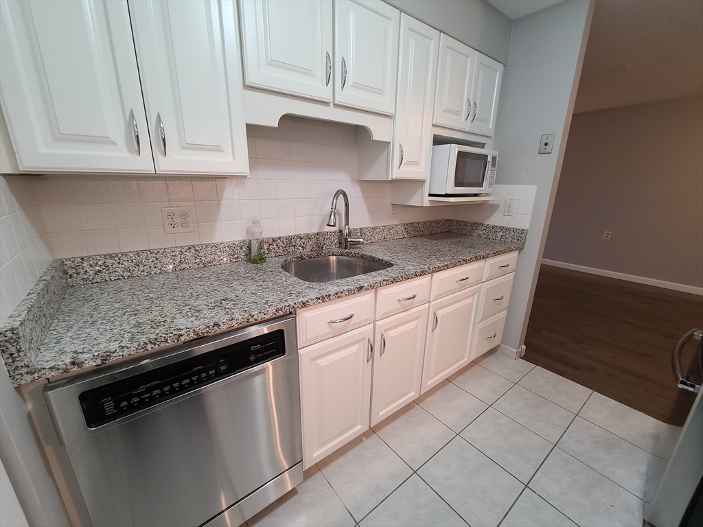 2 bed, 1.5 bath apartment for rent at 357 Commercial St Unit 507, North End — photo 5 of 22