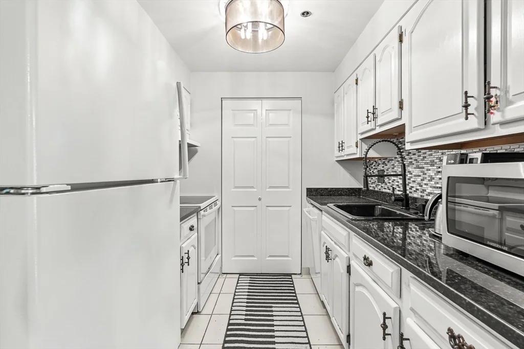 2 bed, 1 bath apartment for rent at 357 Commercial St Unit 514, Waterfront — photo 5 of 25