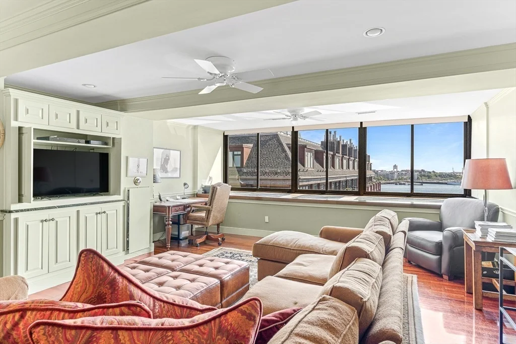 2 bed, 2 bath apartment for rent at 357 Commercial St Unit 725, Boston — photo 3 of 29