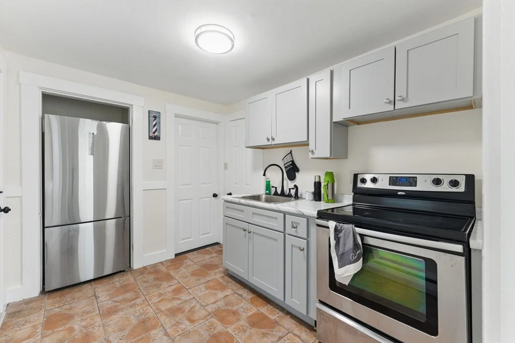1 bed, 1 bath apartment for rent at 357 Granite St Unit 1L, Quincy