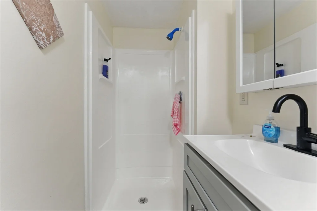 1 bed, 1 bath apartment for rent at 357 Granite St Unit 1L, Quincy — photo 6 of 8