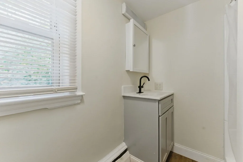 2 bed, 1 bath apartment for rent at 357 Granite St Unit 2, Quincy — photo 4 of 12