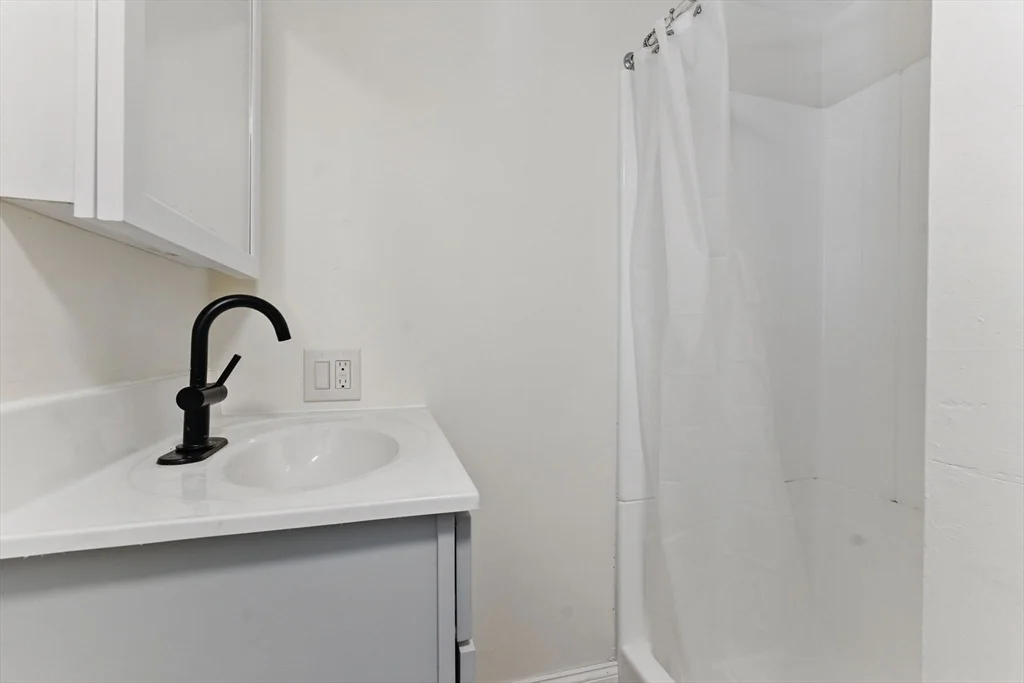 2 bed, 1 bath apartment for rent at 357 Granite St Unit 2, Quincy — photo 5 of 12