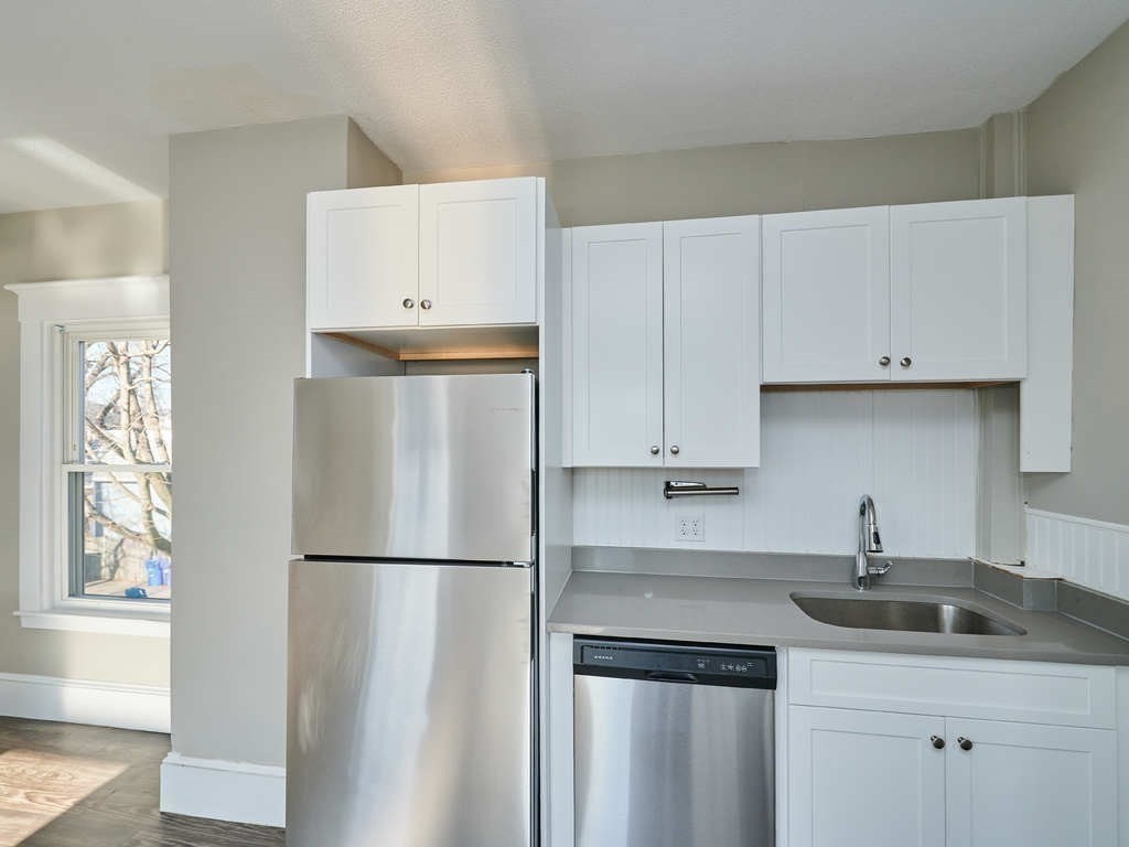 4 bed, 1 bath apartment for rent at 357 K St Unit 2, South Boston — photo 4 of 17