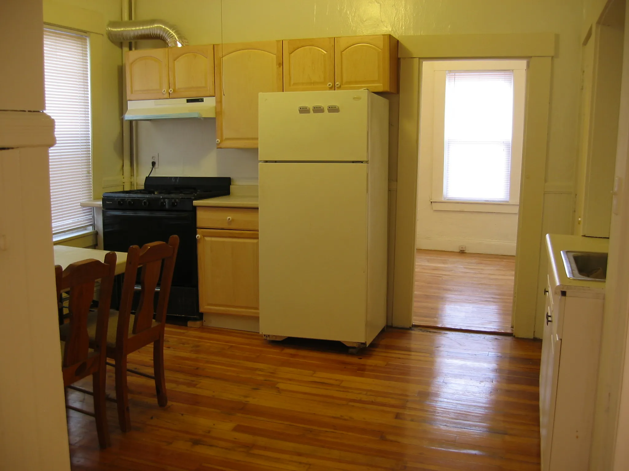 1 bed, 1 bath apartment for rent at 357 Windsor St Unit 1, Wellington-Harrington — photo 4 of 11