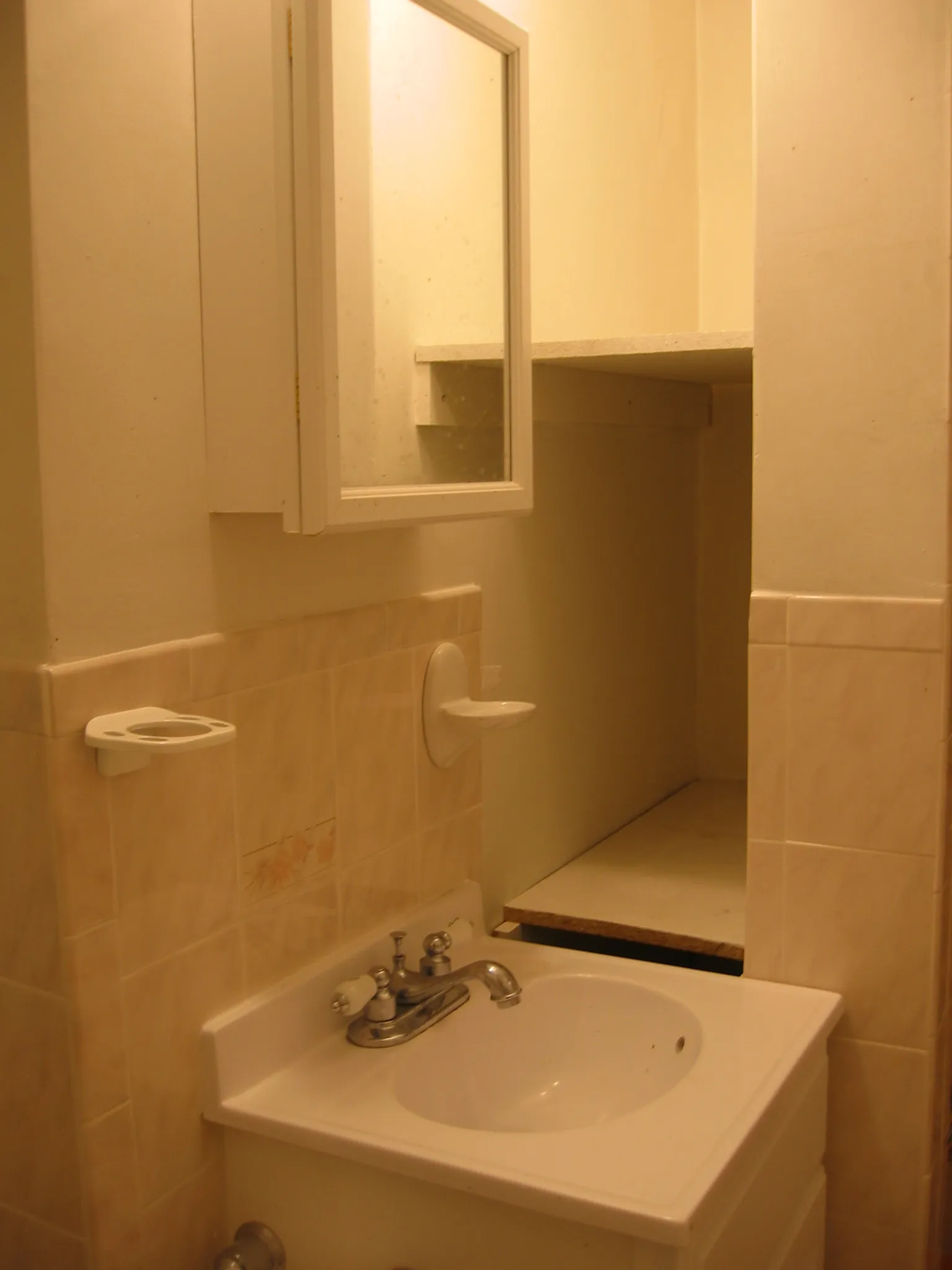 1 bed, 1 bath apartment for rent at 357 Windsor St Unit 1, Wellington-Harrington — photo 5 of 11