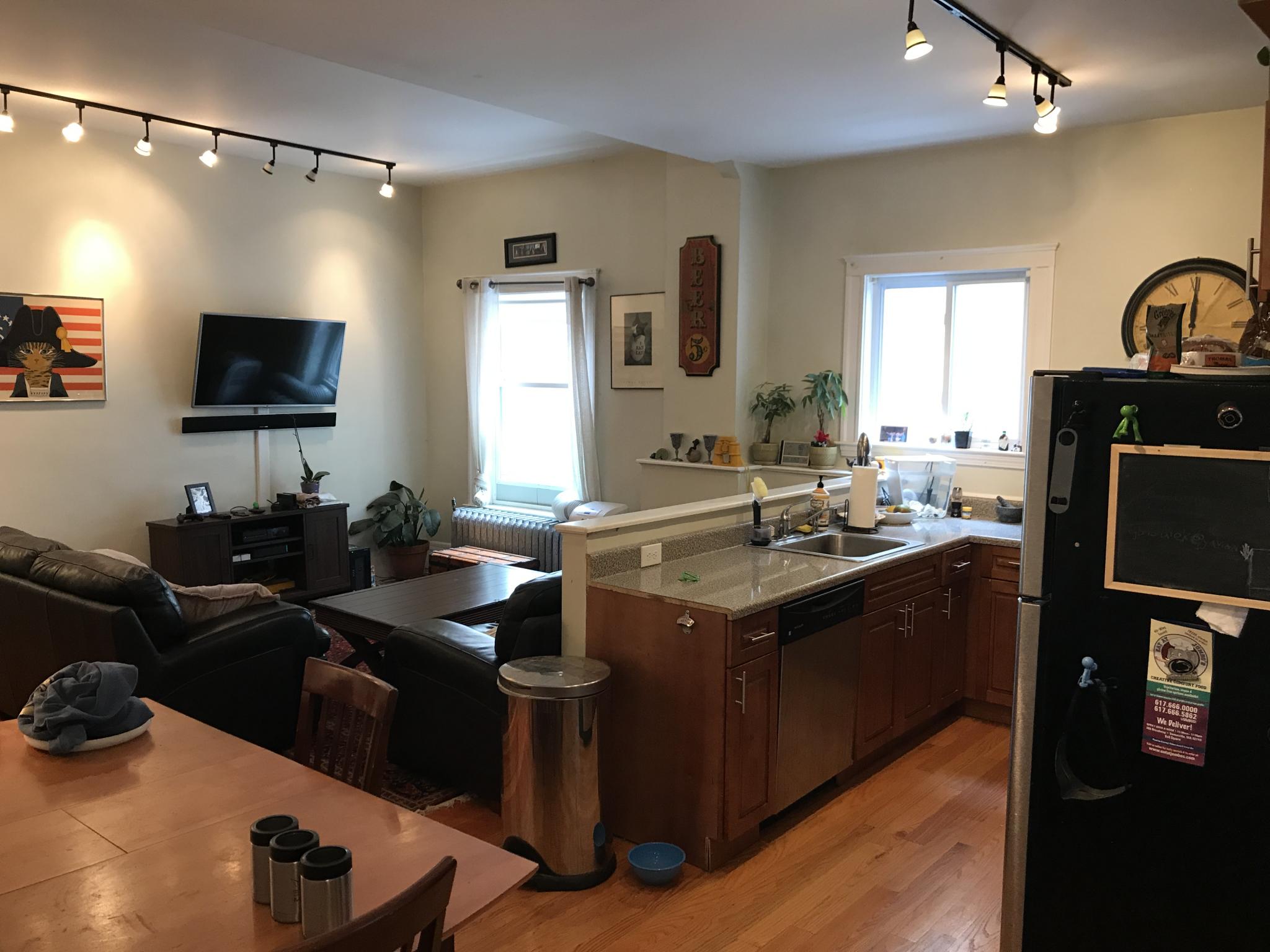 3 bed, 1 bath apartment for rent at 358 Broadway Unit 1R, Winter Hill — photo 3 of 4