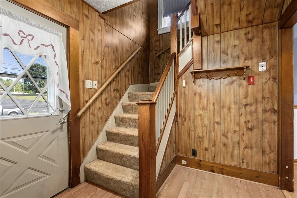 3 bed, 1 bath apartment for rent at 358 East St Unit 358, Ludlow — photo 3 of 10