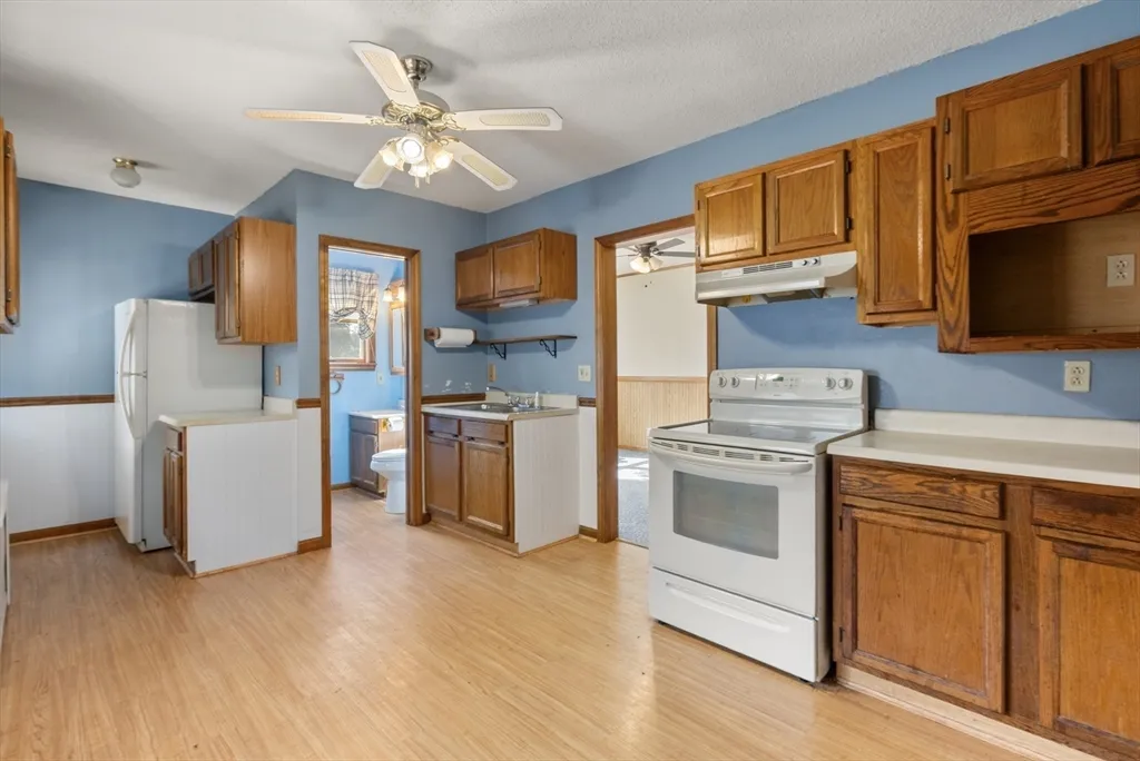 3 bed, 1 bath apartment for rent at 358 East St Unit 358, Ludlow — photo 4 of 10