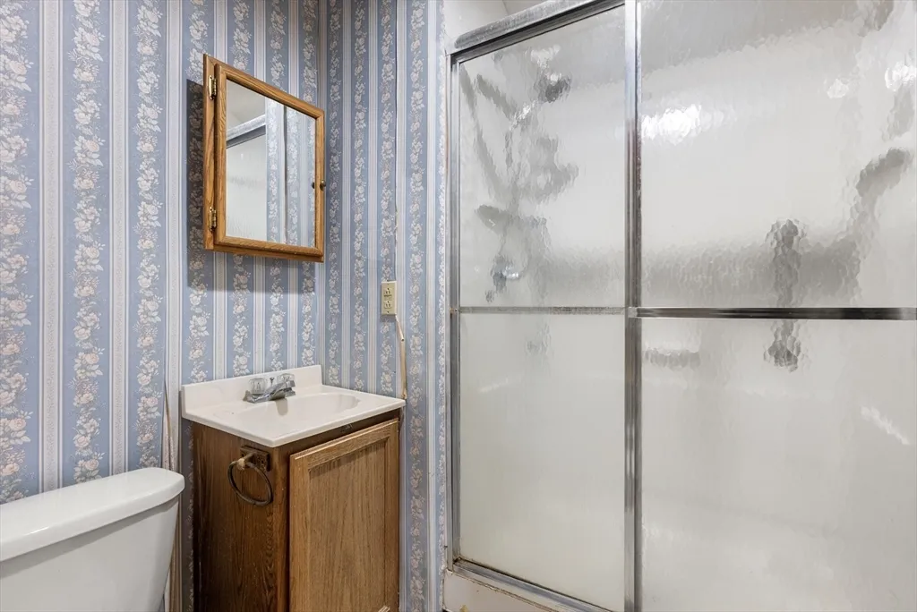 3 bed, 1 bath apartment for rent at 358 East St Unit 358, Ludlow — photo 6 of 10