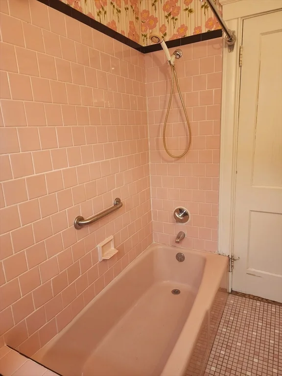 2 bed, 1 bath apartment for rent at 358 Eastern Ave Unit 2, Lynn — photo 8 of 9