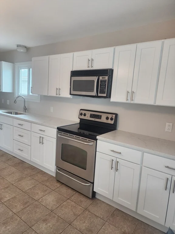 2 bed, 1 bath apartment for rent at 358 Eastern Ave Unit 2, Lynn — photo 6 of 9