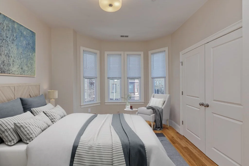 4 bed, 1 bath apartment for rent at 358 Meridian St Unit 2, East Boston — photo 4 of 10