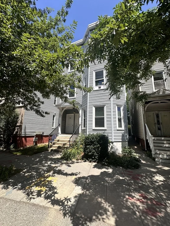 3 bed, 1 bath apartment for rent at 359-361 Western Ave Unit 3, Riverside — photo 1 of 11