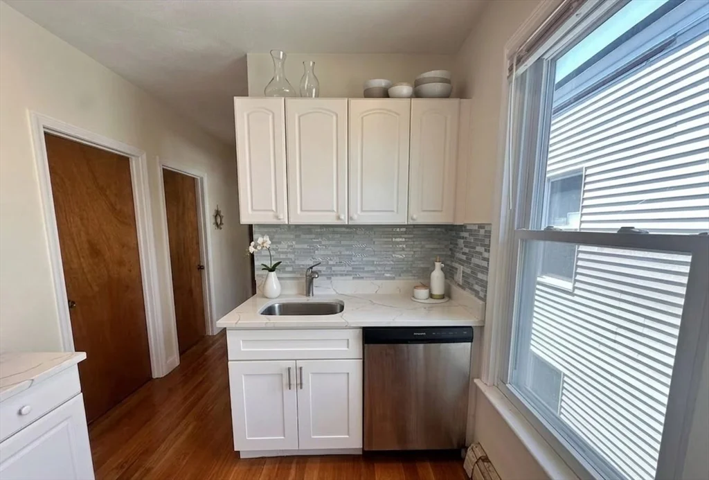 3 bed, 1 bath apartment for rent at 359-361 Western Ave Unit 3, Riverside — photo 10 of 11