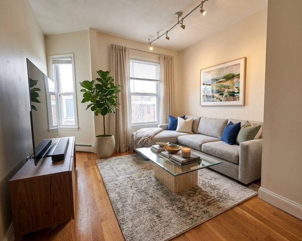 3 bed, 1 bath apartment for rent at 359-361 Western Ave Unit 3, Riverside — photo 3 of 11