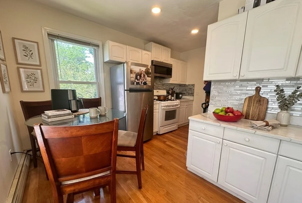 3 bed, 1 bath apartment for rent at 359-361 Western Ave Unit 3, Riverside — photo 8 of 11