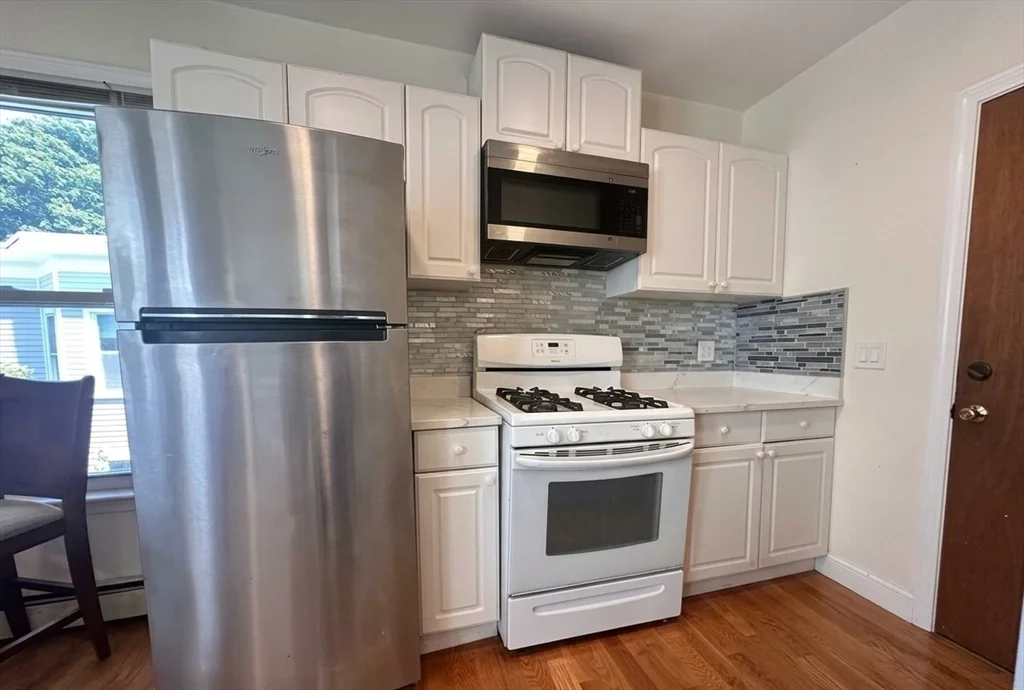 3 bed, 1 bath apartment for rent at 359-361 Western Ave Unit 3, Riverside — photo 9 of 11