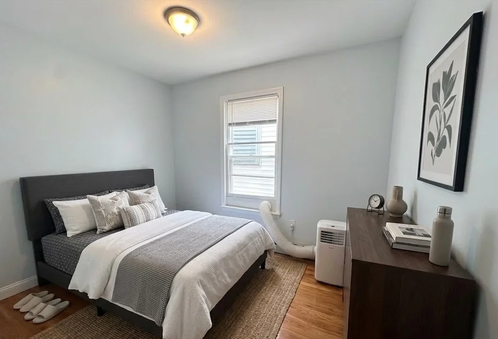 3 bed, 1 bath apartment for rent at 359-361 Western Ave Unit 3, Riverside — photo 6 of 11
