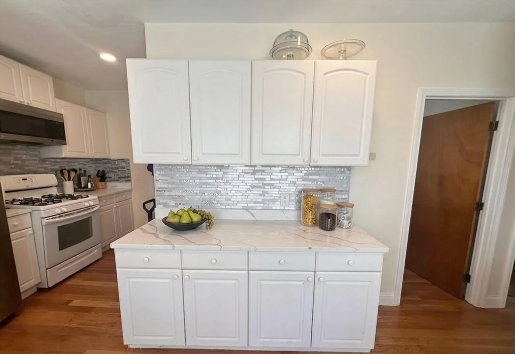 3 bed, 1 bath apartment for rent at 359-361 Western Ave Unit 3, Riverside — photo 11 of 11