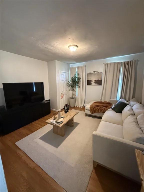 3 bed, 2 bath apartment for rent at 359 Mishawum Rd, Woburn — photo 4 of 16