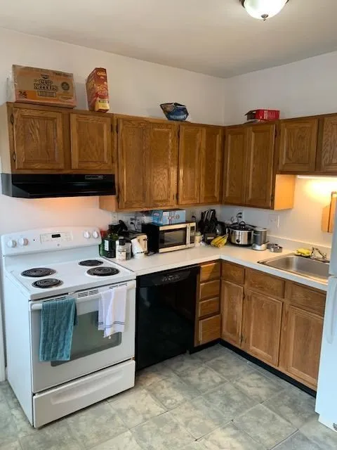 2 bed, 1 bath apartment for rent at 359 West Fourth St Unit 3, South Boston — photo 3 of 16