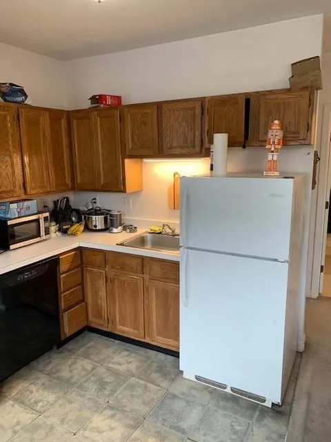 2 bed, 1 bath apartment for rent at 359 West Fourth St Unit 3, South Boston — photo 2 of 16
