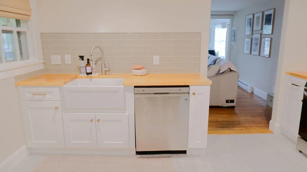 2 bed, 1 bath apartment for rent at 36-38 Great Rd Unit 4, Bedford — photo 5 of 14