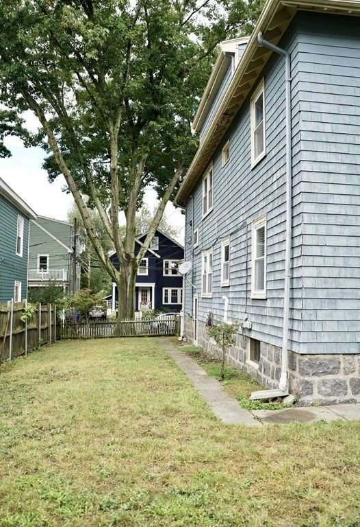 2 bed, 1 bath apartment for rent at 36 Ackers Ave Unit 1, Brookline — photo 14 of 18