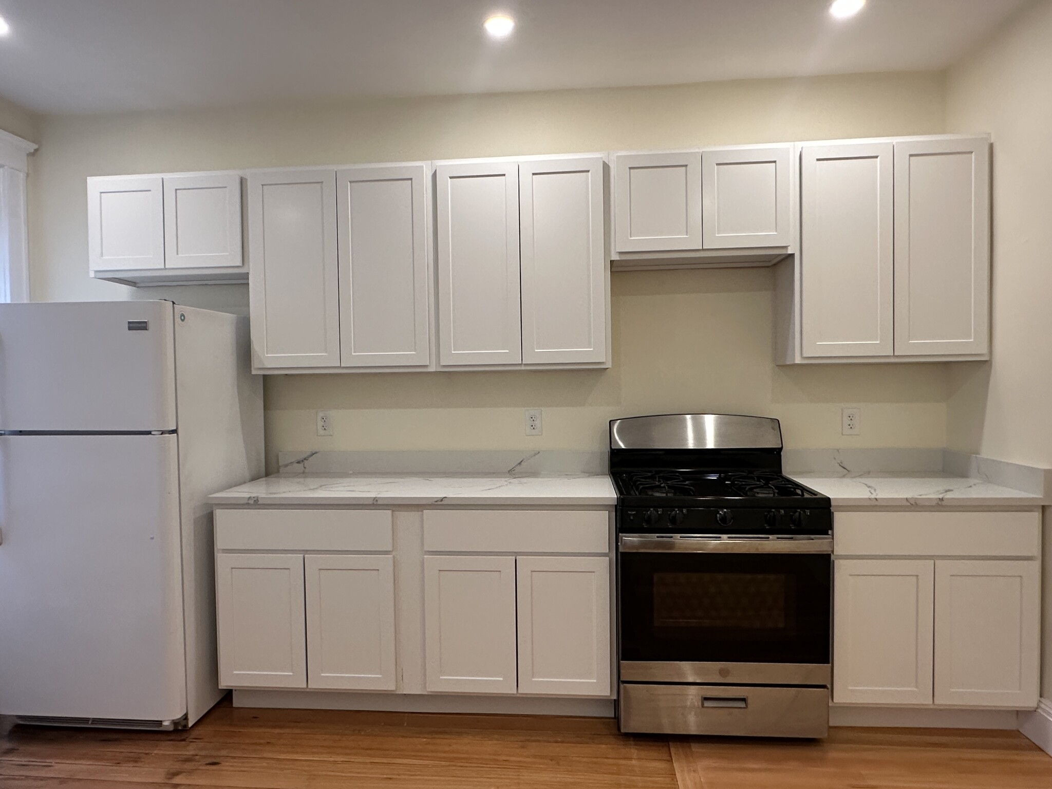 3 bed, 1 bath apartment for rent at 36 Addington Rd Unit 3, Aspinwall Hill — photo 1 of 16