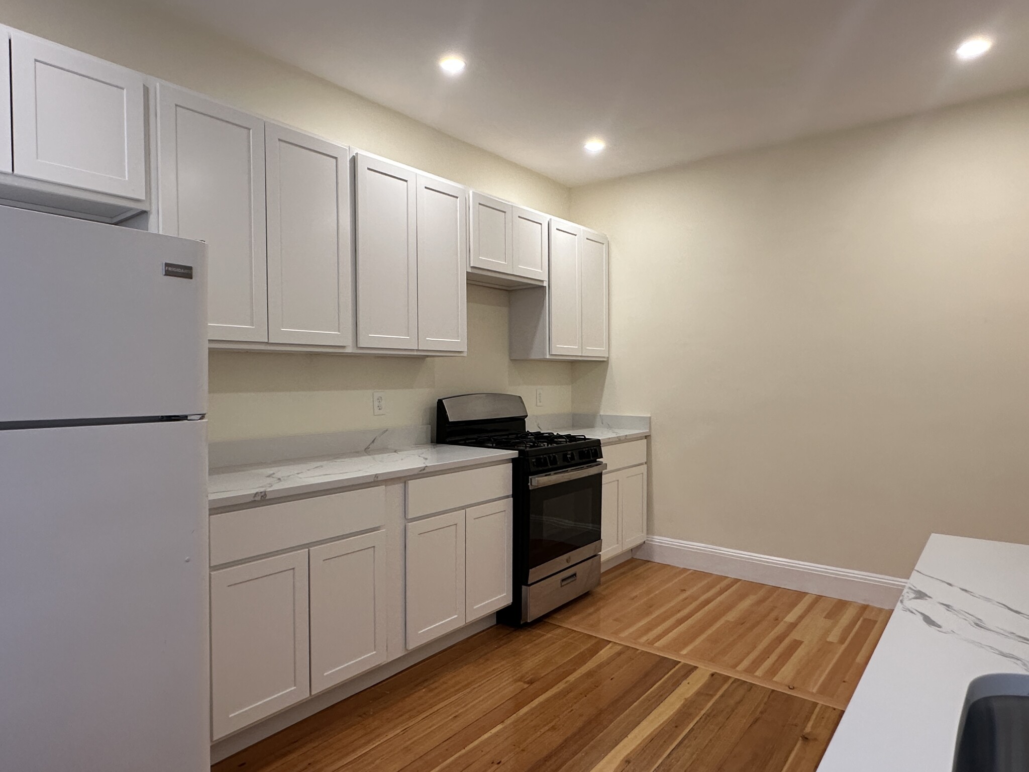3 bed, 1 bath apartment for rent at 36 Addington Rd Unit 3, Aspinwall Hill — photo 2 of 16