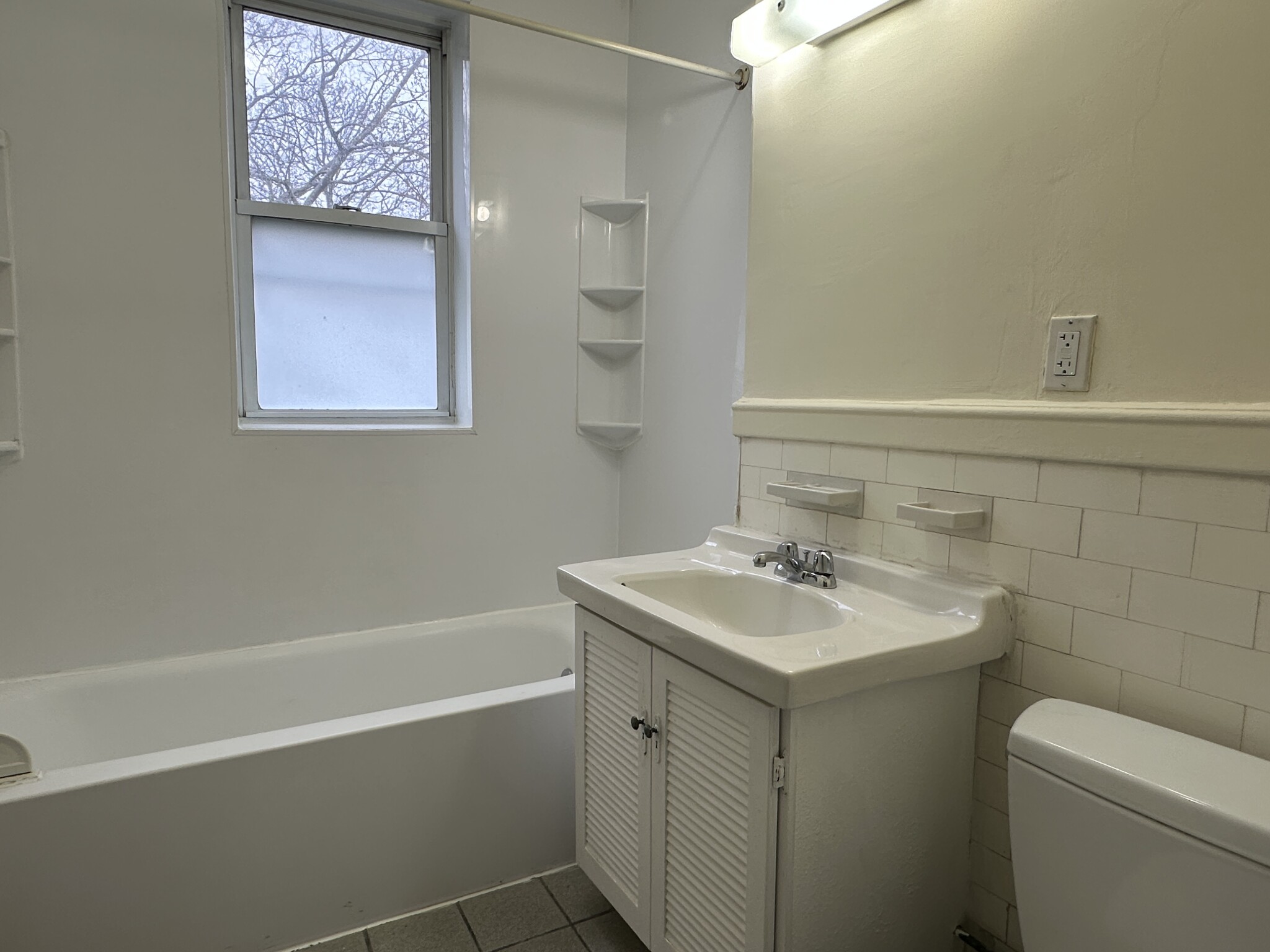 3 bed, 1 bath apartment for rent at 36 Addington Rd Unit 3, Aspinwall Hill — photo 6 of 16