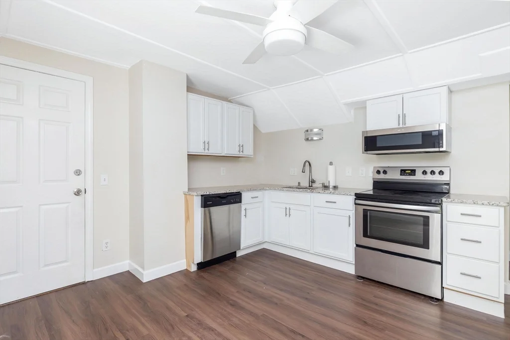 3 bed, 1 bath apartment for rent at 36 Ames Ave Unit 2, West Springfield — photo 3 of 28