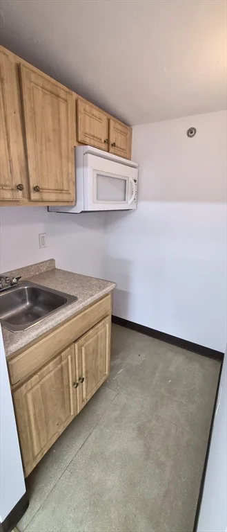 Studio bed, 1 bath apartment for rent at 36 Arch St Unit 2, Brockton — photo 5 of 8