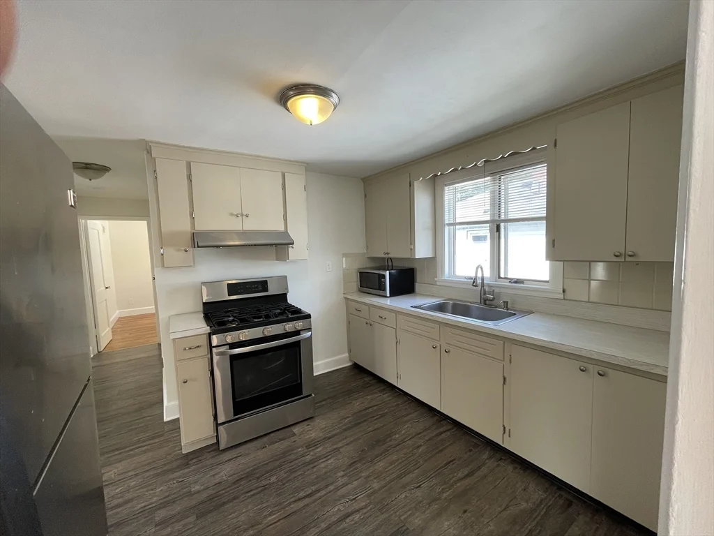 2 bed, 1 bath apartment for rent at 36 Barstow St Unit 2, Glenwood — photo 2 of 18