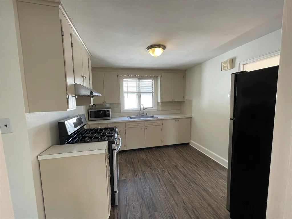 2 bed, 1 bath apartment for rent at 36 Barstow St Unit 2, Glenwood — photo 3 of 18