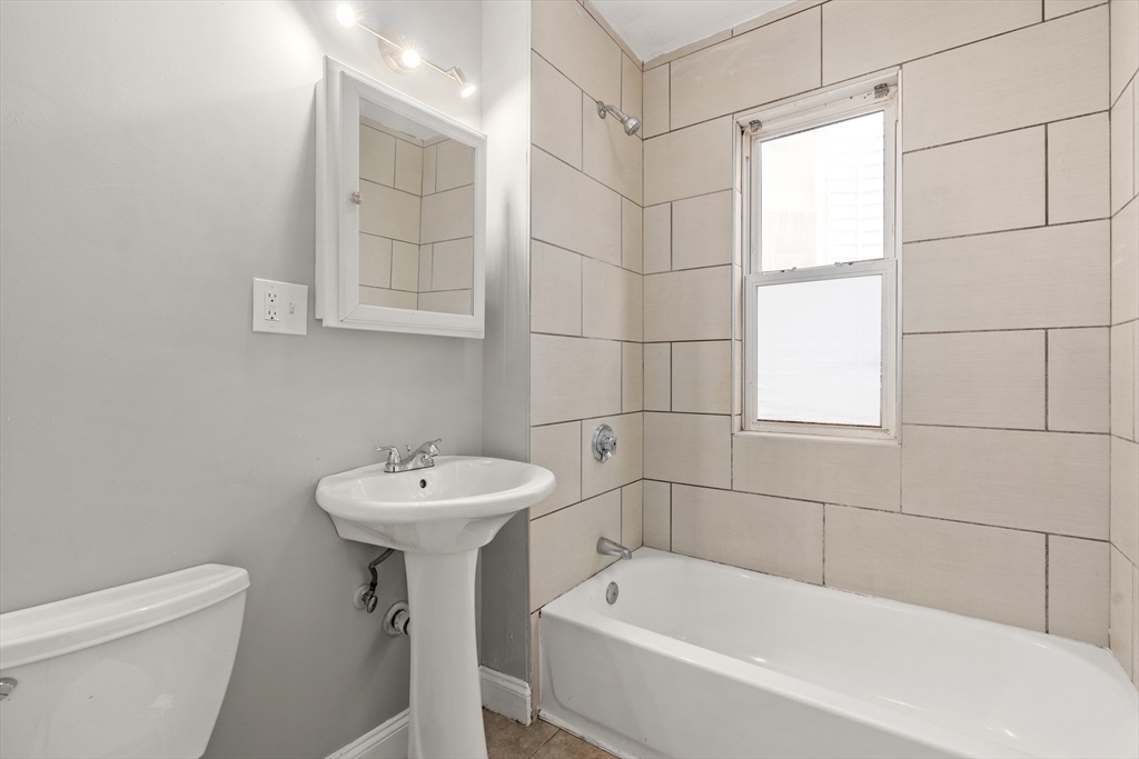 3 bed, 1 bath apartment for rent at 36 Bellevue Unit 2, Boston — photo 14 of 20