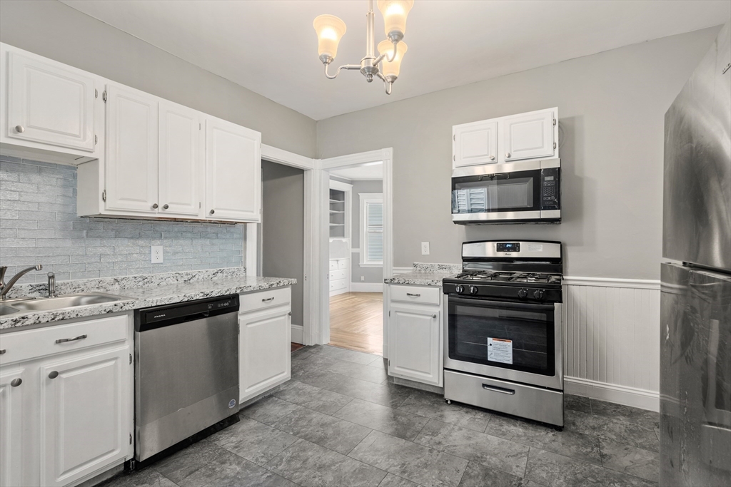 3 bed, 1 bath apartment for rent at 36 Bellevue Unit 2, Boston — photo 3 of 20