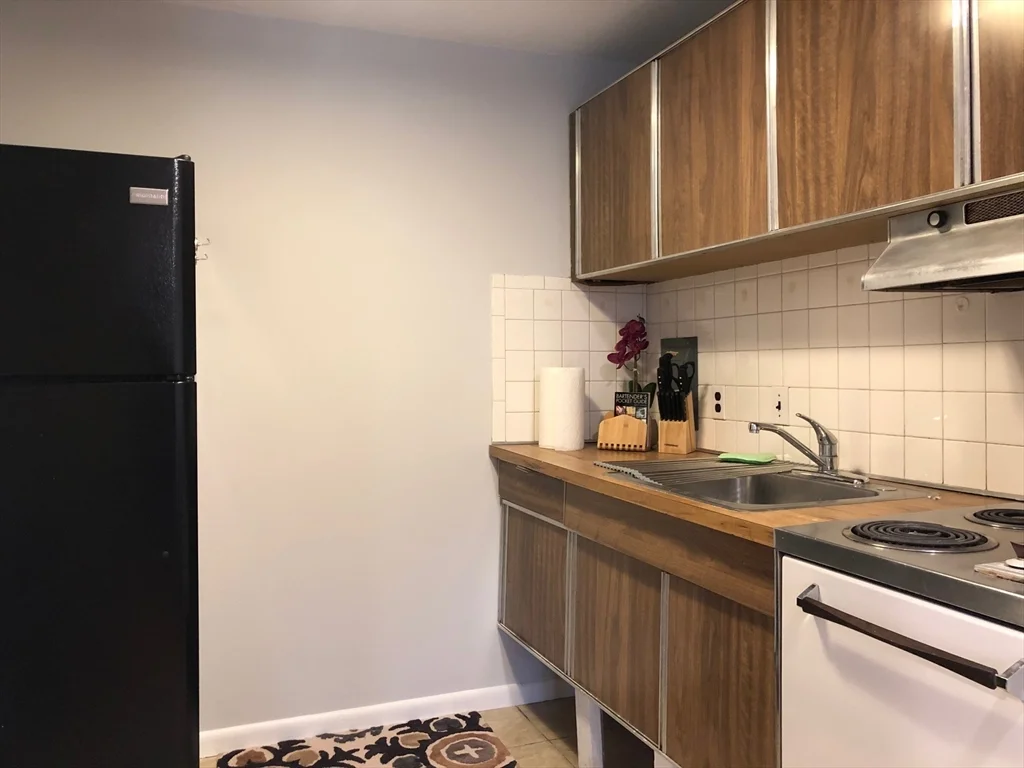 Studio bed, 1 bath apartment for rent at 36 Bellvista Rd Unit 32, Brighton — photo 3 of 11