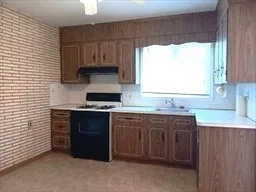 2 bed, 1 bath apartment for rent at 36 Bigelow St Unit 1, Oak Square — photo 8 of 9
