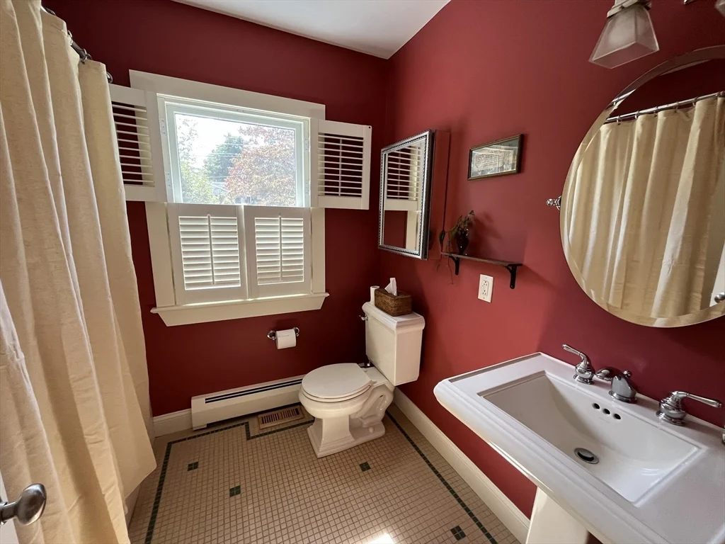1 bed, 1 bath apartment for rent at 36 Birchwood Ave Unit 2, Sudbury — photo 8 of 12