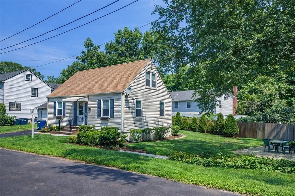 3 bed, 1 bath apartment for rent at 36 Bonad Rd, West Roxbury — photo 3 of 23