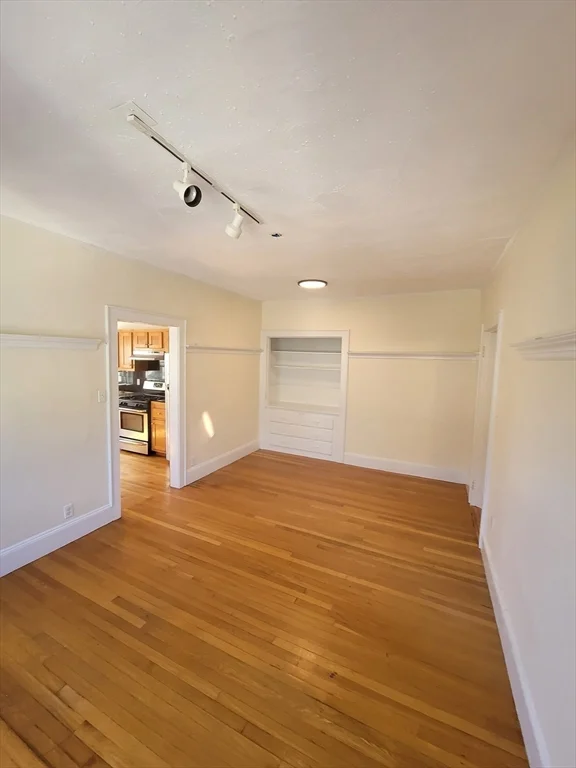 3 bed, 1 bath apartment for rent at 36 Boulevard Ter Unit A5, Brighton — photo 5 of 11