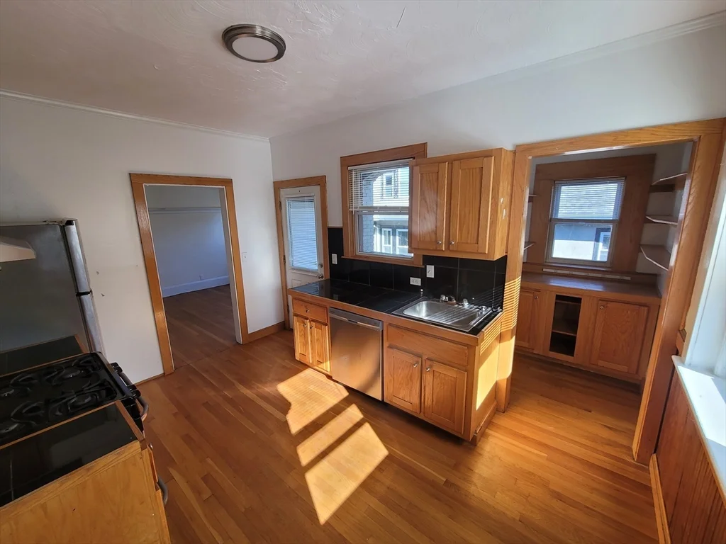 3 bed, 1 bath apartment for rent at 36 Boulevard Ter Unit A5, Brighton — photo 1 of 11