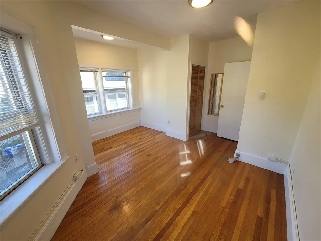 3 bed, 1 bath apartment for rent at 36 Boulevard Ter Unit A5, Brighton — photo 3 of 11