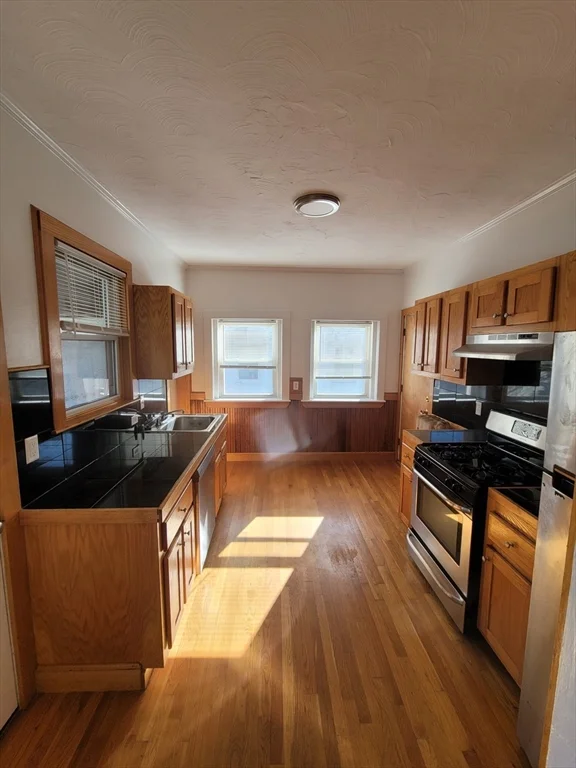 3 bed, 1 bath apartment for rent at 36 Boulevard Ter Unit A5, Brighton — photo 2 of 11