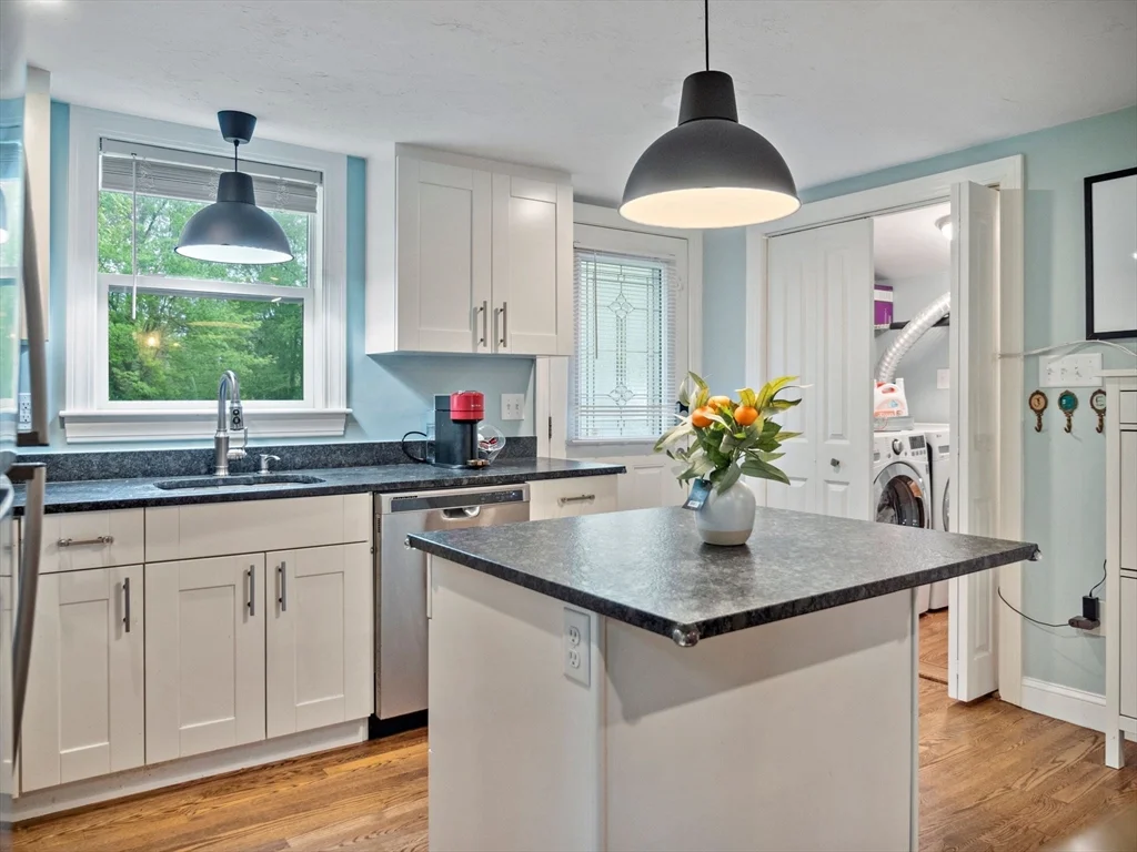 3 bed, 2 bath apartment for rent at 36 Brackett Rd, Ashland — photo 3 of 27